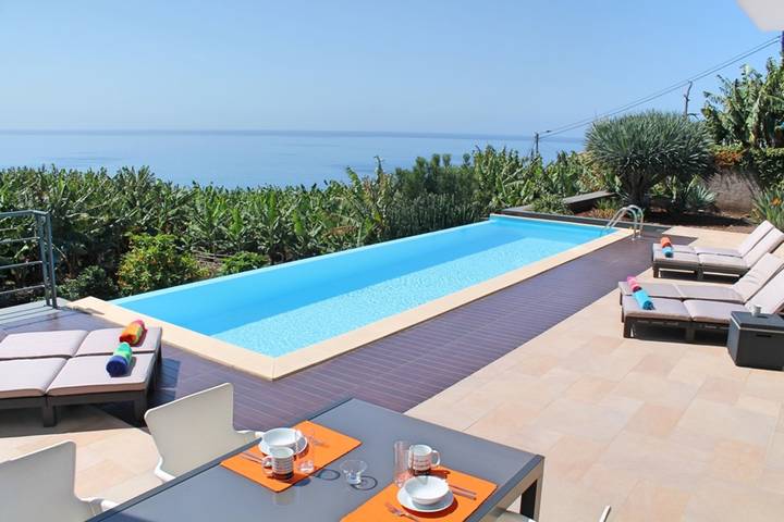 Location de vacances pour 8 personnes, avec Vue sur l’océan et Balcon ainsi que Jardin et Piscine dans Arco da Calheta - 2