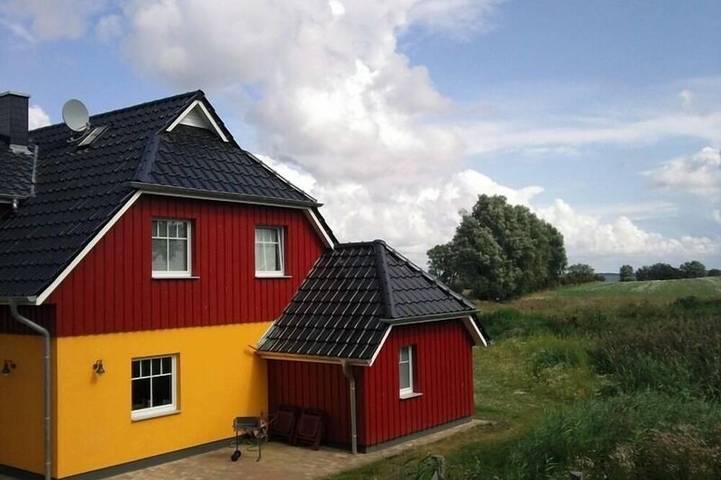 Ferienhaus für 8 Personen, mit Whirlpool und Garten sowie Sauna
