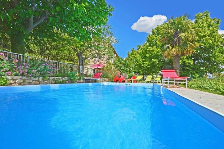 Location de vacances pour 20 personnes, avec jardin ainsi que piscine et vue, adapté aux familles à La Garde-Adhémar - 2