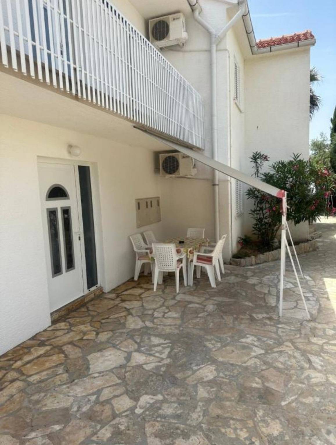 Ganze Wohnung, 2-Zimmer-Ferienwohnung mit Terrasse Novalja, Pag A-22963-d in Novalja, Pag