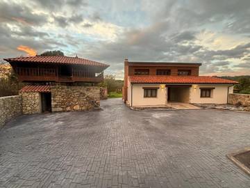 Casa rural para 8 personas, con vistas y jardín, Se admiten mascotas en Carreño