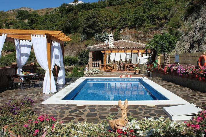 Gîte pour 5 personnes, avec terrasse et jardin