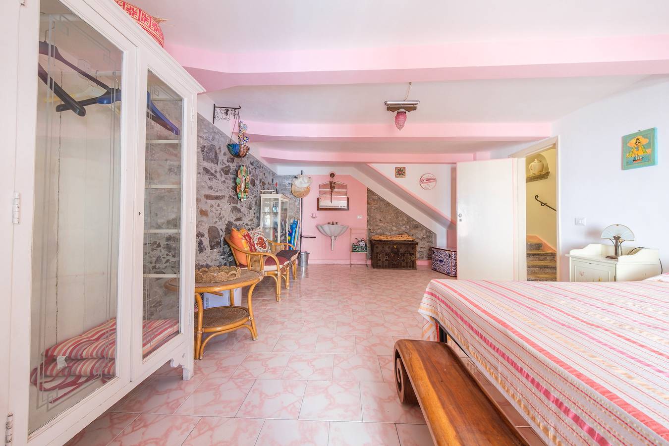 Zimmer 'Rosa' mit gemeinsamer Terrasse, Wi-Fi und Klimaanlage in Lipari