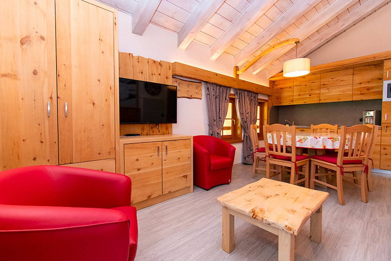 Appartement entier, Appartement 'Chalet Galli Trilocale' avec vue montagne, jardin commun et Wi-Fi in Livigno (Town), Livigno