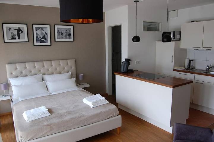 Ganze Wohnung, 1-Zimmer-Ferienwohnung für 1-2 Personen in Freiburg-Vauban. Hochwertig in Vauban (Freiburg), Freiburg