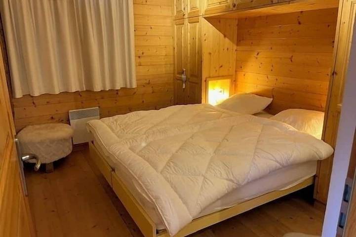 Ganze Wohnung, Helle und warme Wohnung für bis zu 4 Personen, im Erdgeschoss eines Chalets mit zwei Wohnungen. Es g in Saint Luc, Anniviers