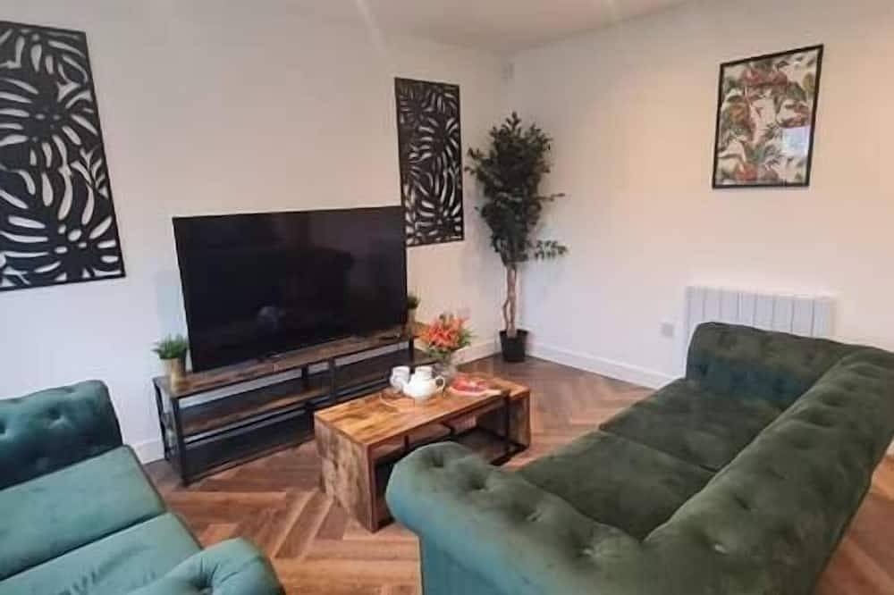 Welcome to our centrally-located 4-bedroom detached new build home in Stafford in Stafford, Staffordshire