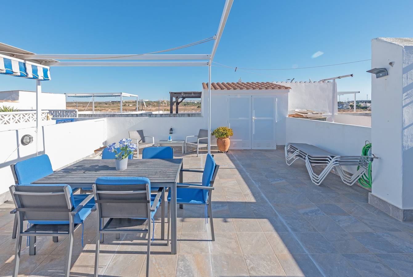 Entire apartment, Holiday Apartment "Casa Carisma" with Pool, Terrace, Balcony, A/C & Wi-Fi in Torrevieja, Costa Blanca