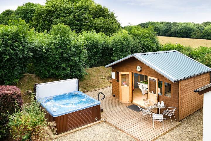 Holiday rental for 6 people, with terrace and hot tub as well as garden in Cardigan Bay