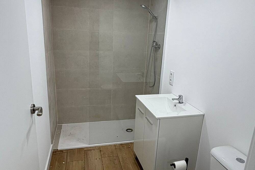 Entire apartment, Spacious apartment, jacuzzi-pool ideal for families in Llagostera, Costa Brava