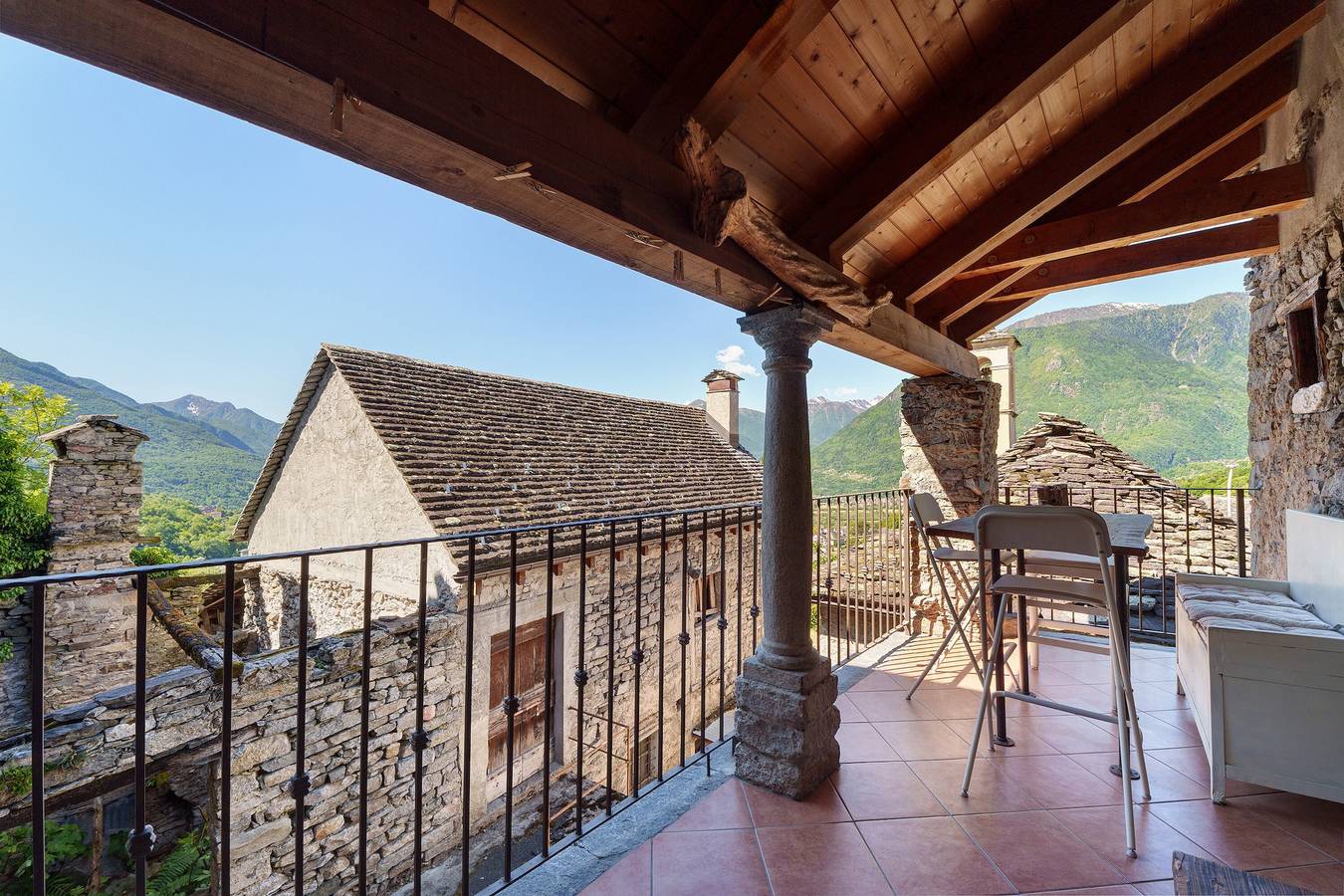 Holiday Apartment in a Historic Residence with Covered Terrace and Private Square in Pontetto-Roldo, Montecrestese