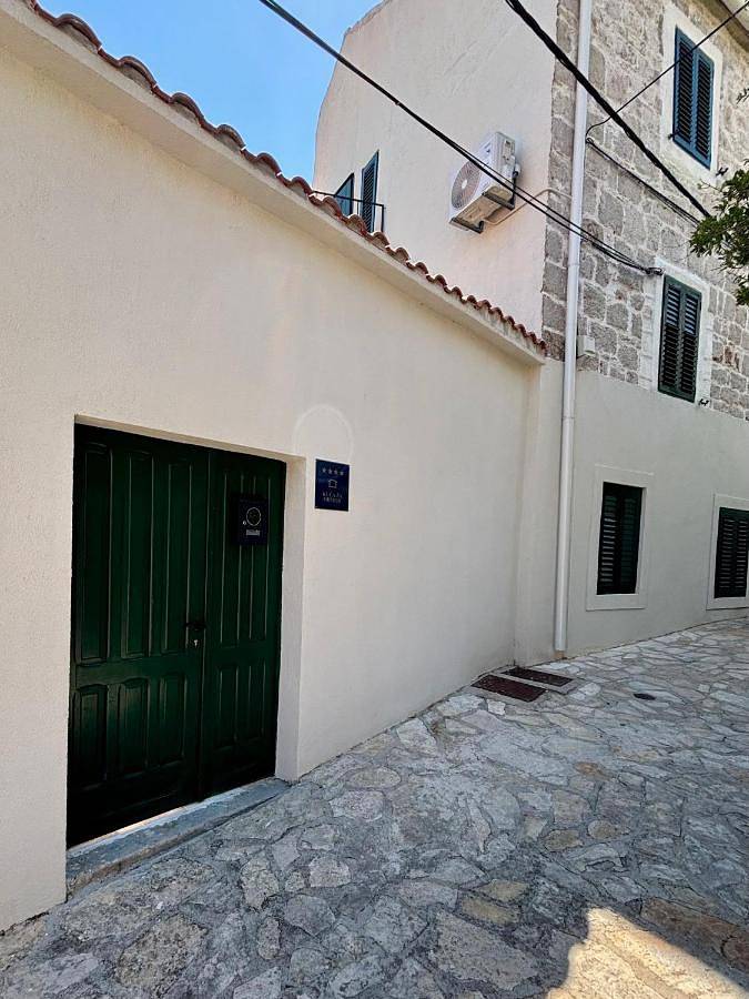 Villa pour 5 personnes, avec balcon ainsi que sauna et jacuzzi dans Betina - 2