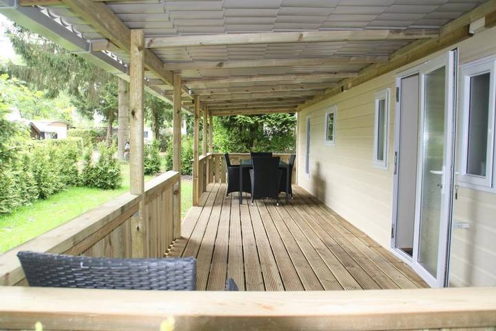 Vakantiehuis voor 6 personen, with Terras and Tuin as well as Zwembad and Uitzicht in Wateren