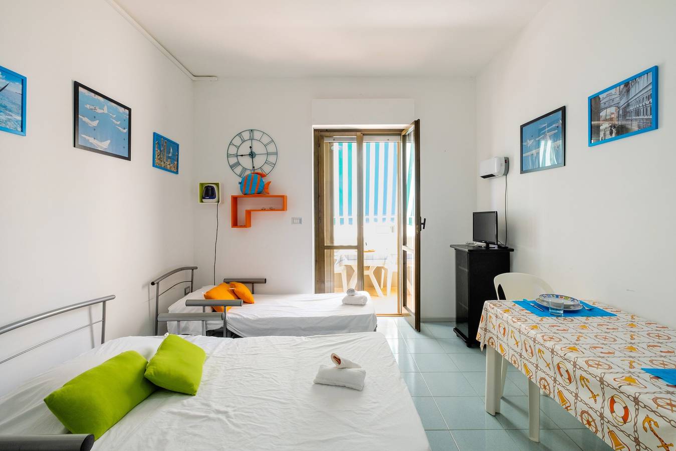 Ganze Wohnung, Ferienwohnung 'La Playa Rivabella' mit Meerblick, Balkon und Klimaanlage in Rivabella di Gallipoli, Rivabella