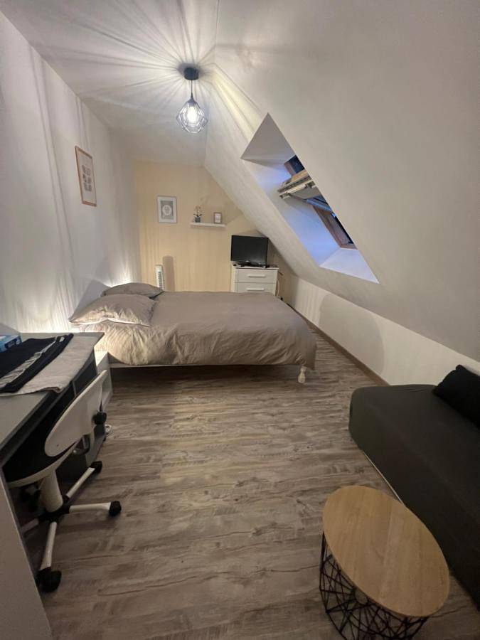 Chambre d’hôte pour 3 personnes, avec Terrasse et Jardin ainsi que Piscine et Vue
