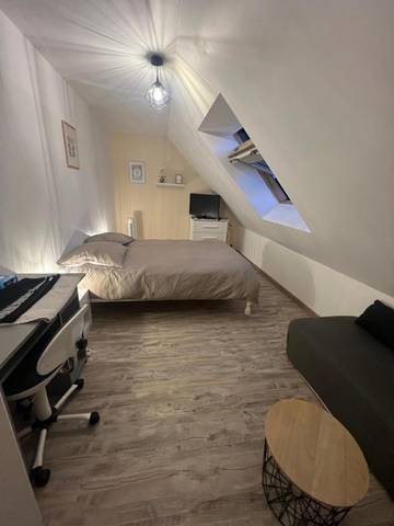 Chambre d’hôte pour 3 personnes, avec piscine ainsi que vue et jardin dans Glos