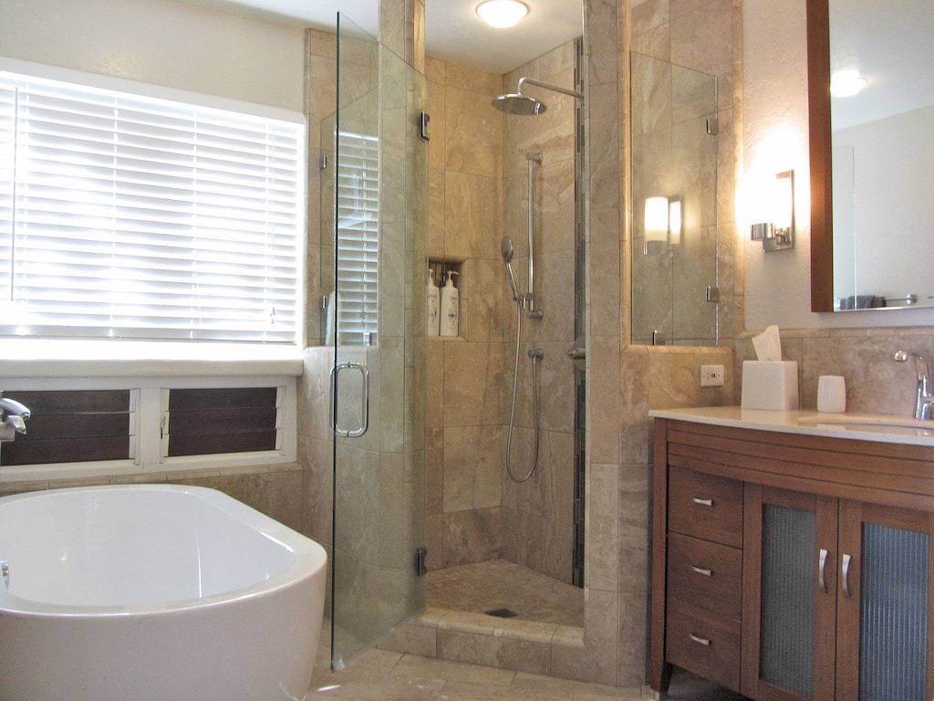 5-Zimmer-Haus mit offenem Schnitt, Blick auf das Meer und den Golfplatz - Queens Bath Lookout in Princeville, Anini Beach