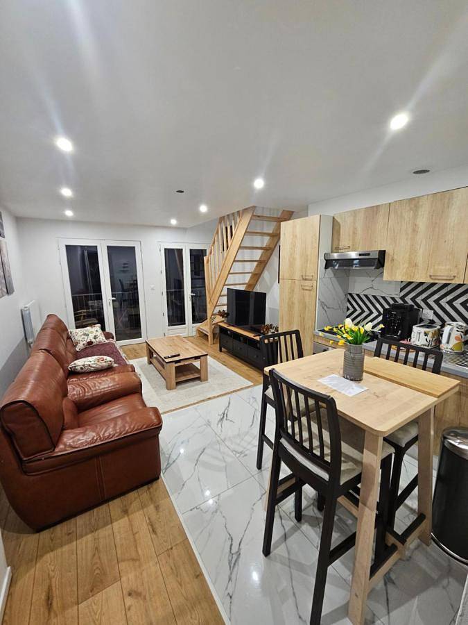 Gîte pour 3 personnes, avec Balcon et Terrasse ainsi que Jardin et Vue à Le Fousseret