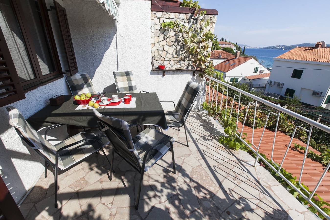 Cijeli apartman, Dvosobni apartman s terasom i pogledom na more Seget Vranjica, Trogir A-1037-a in Seget Vranjica, Splitsko-dalmatinska županija