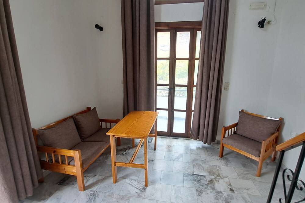 Ganze Wohnung, Artemis Studios, Agia Roumeli. Large, quiet & clean, close by to the sea. in Chania und Umgebung