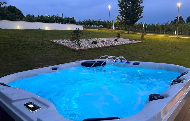 Reizende Ferienwohnung mit 1 Schlafzimmer, Pool und Terrasse, inklusive WLAN und Parkplatz in Koprivnica-Krizevci