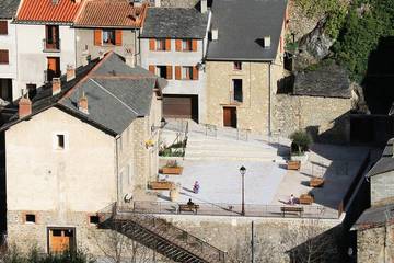 Gîte pour 4 personnes, avec terrasse à Nyer