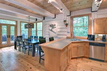 Chalet for 10 Guests in Lac-Supérieur, Quebec, Picture 2