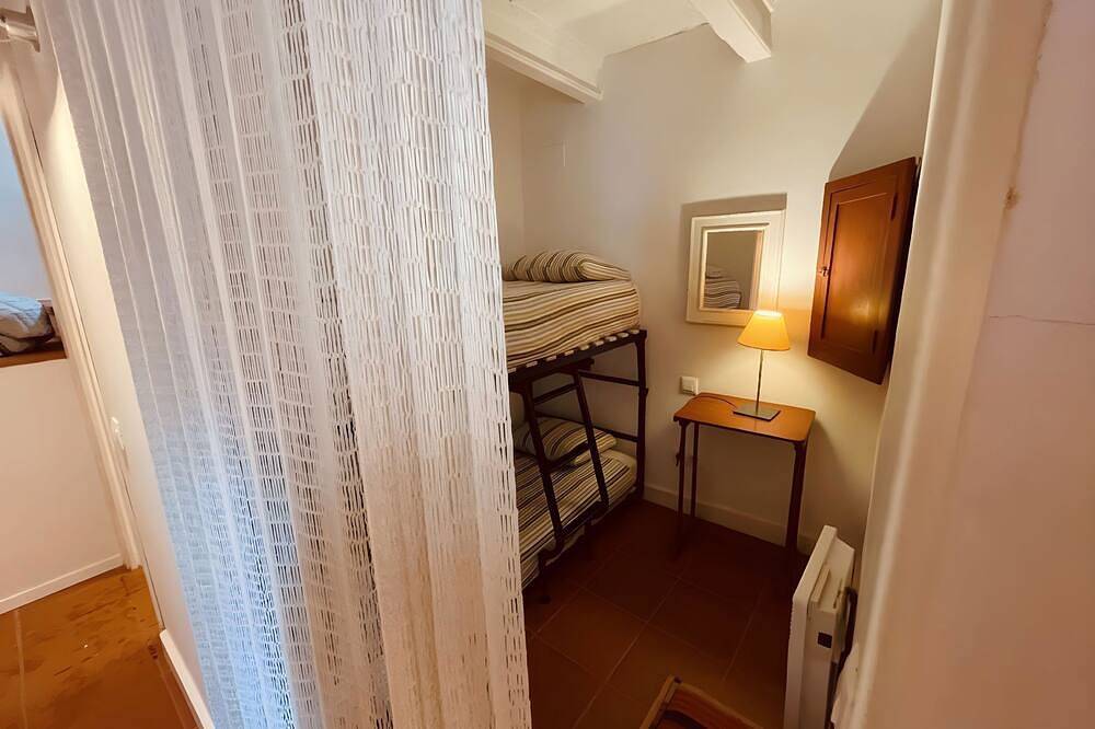 Apartamento entero, T2 · Sunny duplex with garden 50m from beach in Aigua Xelida, Tamariu