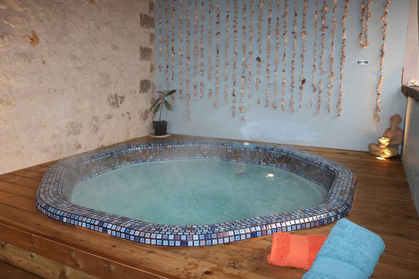 Chambres d'hôtes L'Autre Monde - Chambre Plénitude + Joie in Faverolles, Vallée de la Loire