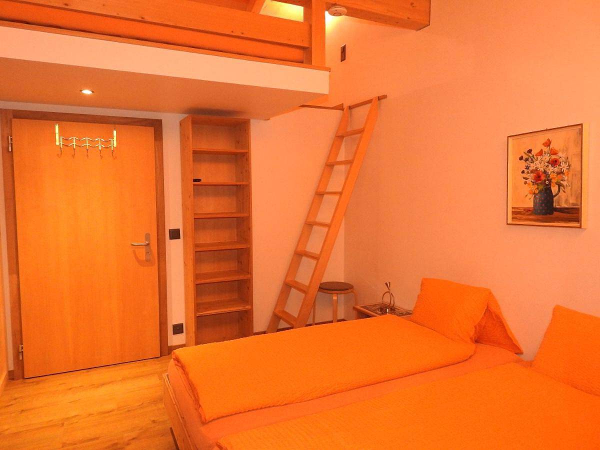 Ganze Wohnung, Ferienwohnung für 13 Personen mit Terrasse in Gstaad, Saanen