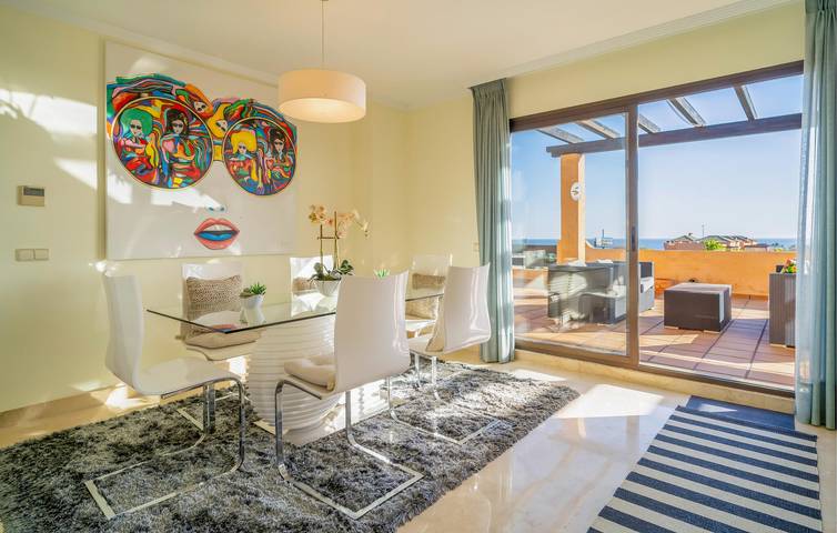 Ganze Ferienwohnung, Apartment mit Meerblick, Pool, Terrasse und Parkplatz, 400m zum Strand in Playa Ancha, Casares