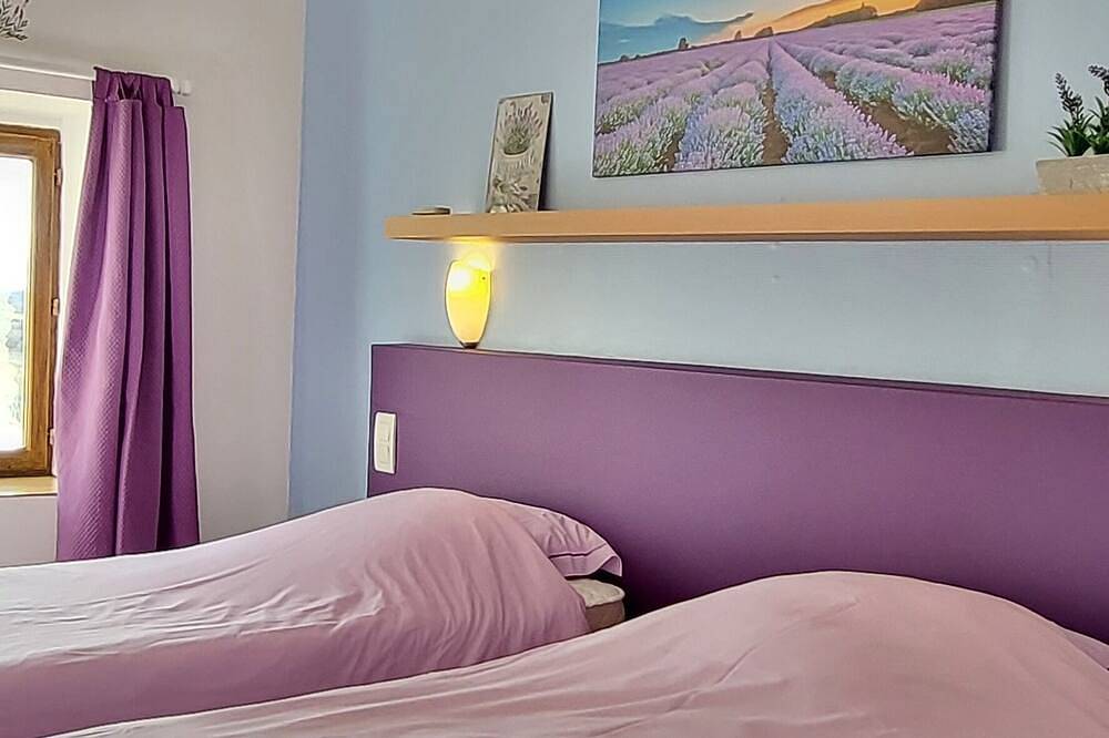 La Maison Millésime, Chambre d'hôtes, Chambre Lavande in Aigues-Vives (Hérault), Région de Béziers