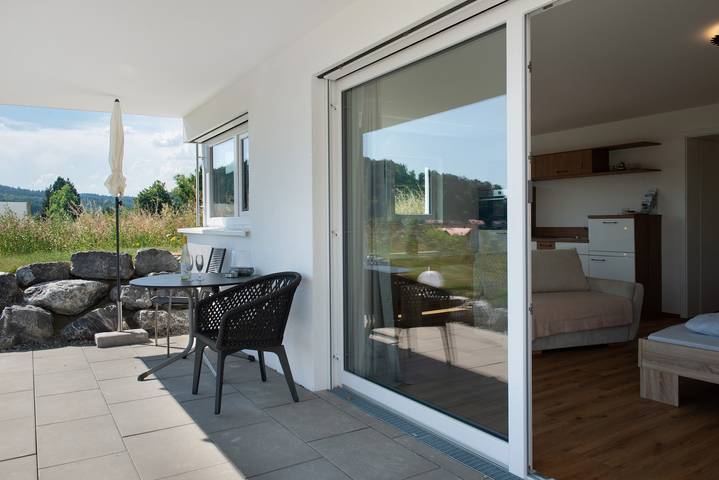 Ganze Wohnung, Ferienwohnung Aura mit Terrasse, Garten und Wi-Fi in Bodman-Ludwigshafen, Landkreis Konstanz