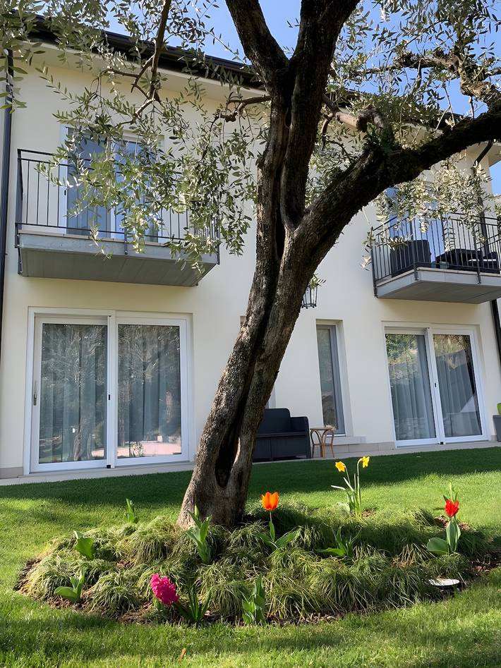 Ferienwohnung für 4 Personen, mit Balkon und Seeblick sowie Garten, mit Haustier in Garda