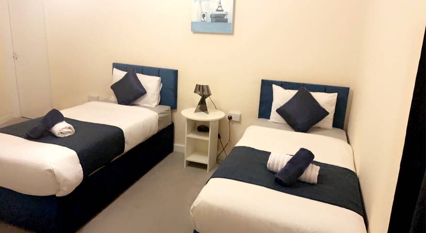 Impeccable 1-Bed, Sleeps 2, Free Parking in Wakefield, West Yorkshire
