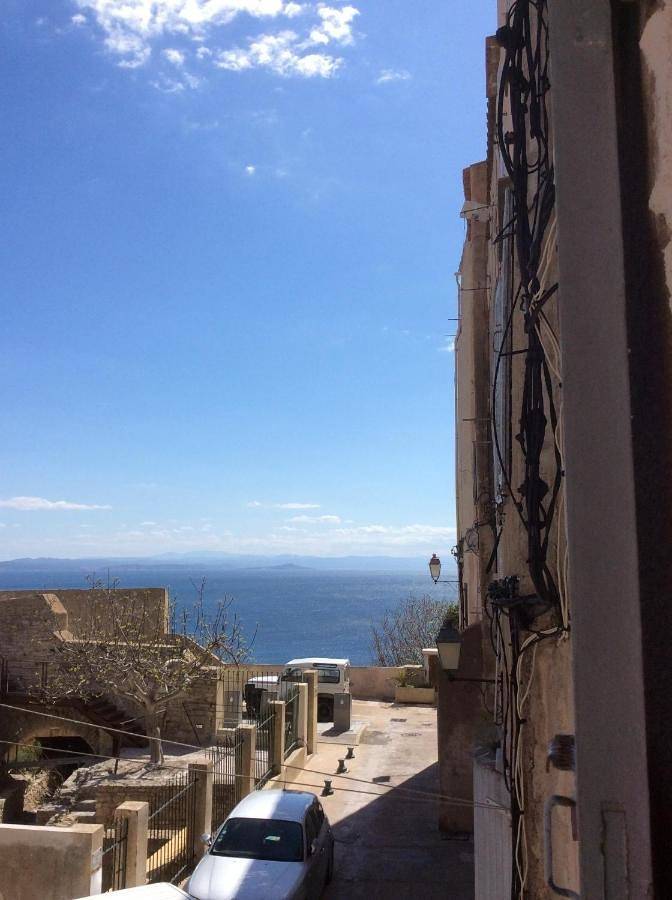 Appartement entier, Au cœur de la cité médiévale avec petite vue mer in Bonifacio, Arrondissement de Sartène