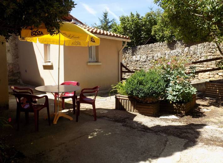 Gîte pour 4 personnes, avec terrasse à La Cresse