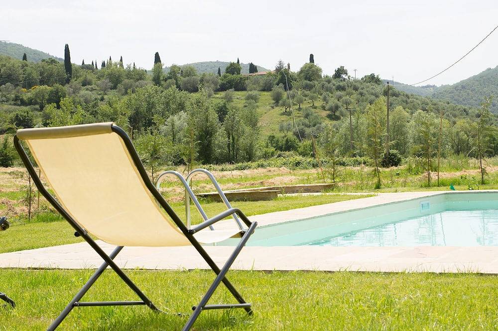 Quiet countryside Holiday House near Cortona in Tuoro sul Trasimeno, Lake Trasimeno