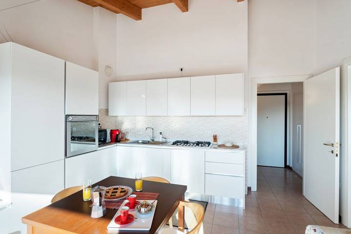 Appartamento intero, Guesthost - Apt with balcony close to Switzerland! in Cavallasca, San Fermo della Battaglia