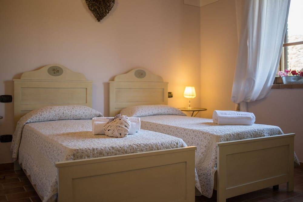 Villa with stunning views of Lake Trasimeno in Passignano sul Trasimeno, Lake Trasimeno