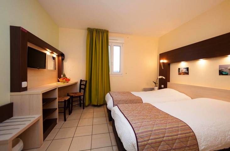 Hôtel pour 4 personnes, avec jacuzzi et terrasse ainsi que sauna et piscine à Saints-Geosmes - 3