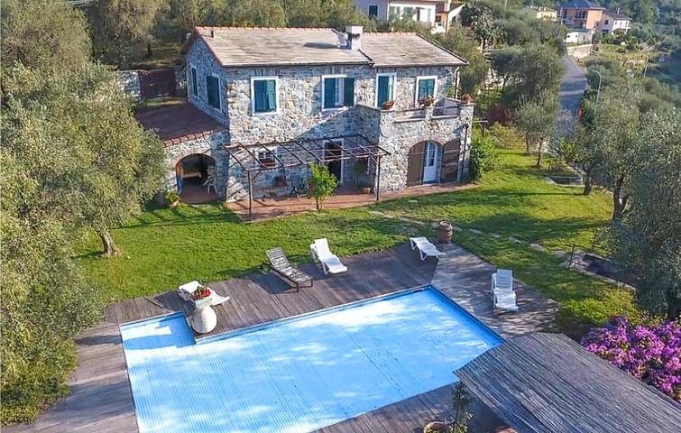Appartamento con vista mare con AC, parcheggio, terrazza, piscina e WiFi in San Salvatore, Cogorno