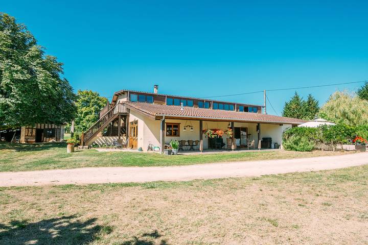 Gîte pour 4 personnes, avec piscine, adapté aux familles