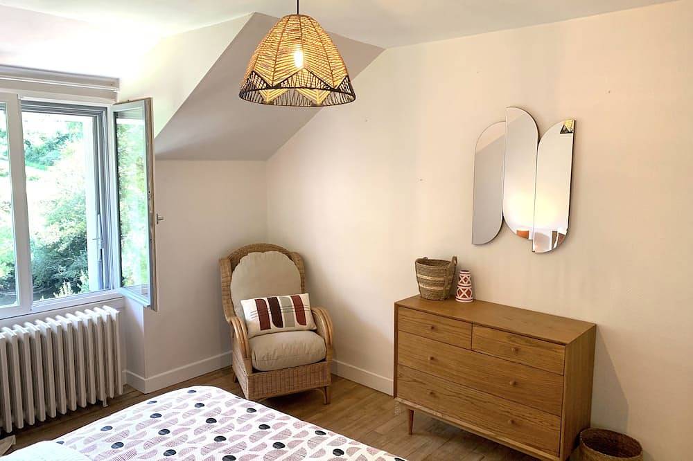 Elégant maison au bord d'une rivière avec Jacuzzi in Saint-Aurélien, Région de Brive-la-Gaillarde