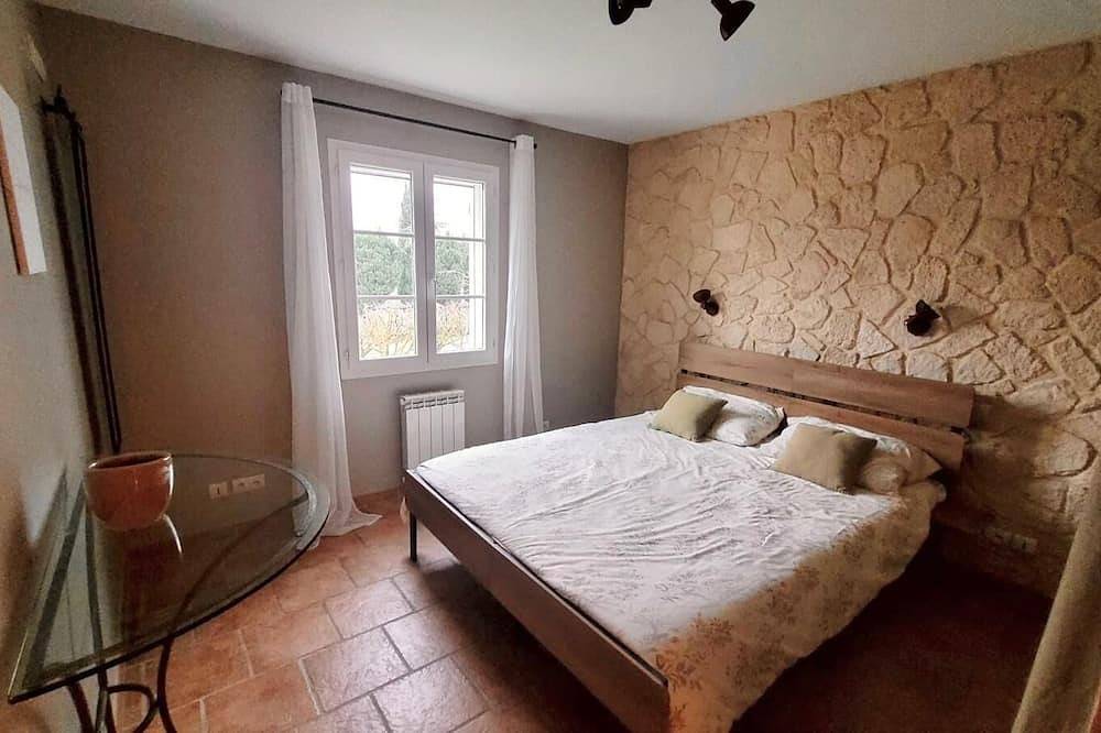 \"Les Louvettes\" in the heart of the Provencal countryside in Châteaurenard, Arles region