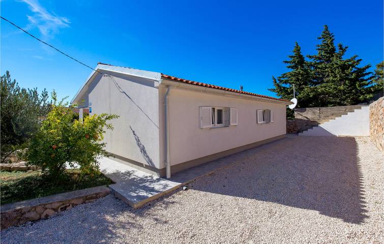 Acogedor apartamento con vistas al mar, terraza y wifi cerca de la playa in Lukovo Šugarje, Parque Natural del Velebit