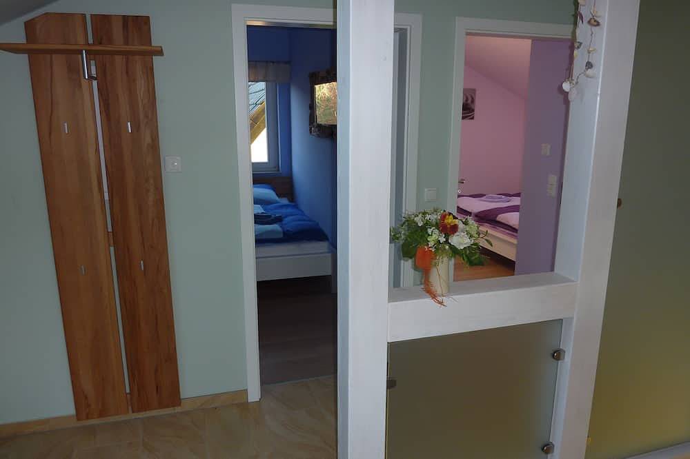 Ganze Wohnung, Fw Nähe Fuhlendorf  südl.Boddenküste . 70qm für 4 Pers-idylische Lage am Wald in Bartelshagen II, Saal