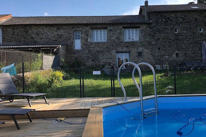 Location de vacances pour 9 personnes, avec Terrasse et Jardin à Saint-Maurice-de-Lignon