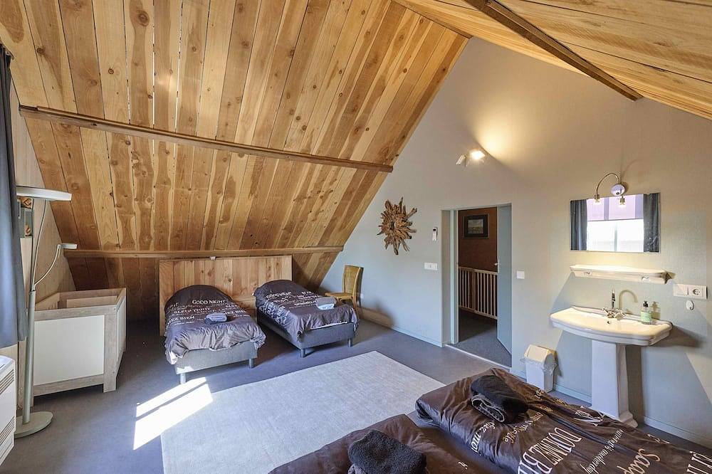 Groepsboerderij met grote tuin in bosrijk gebied in Noord-Brabant