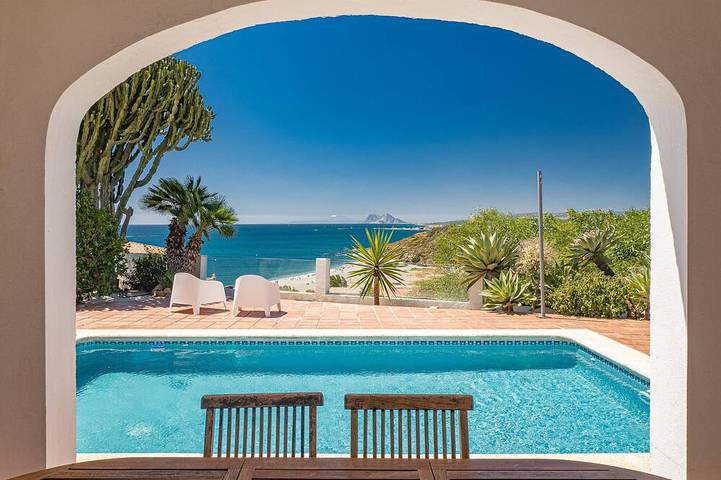 Villa for 8 people, with terrace and pool as well as garden - 1